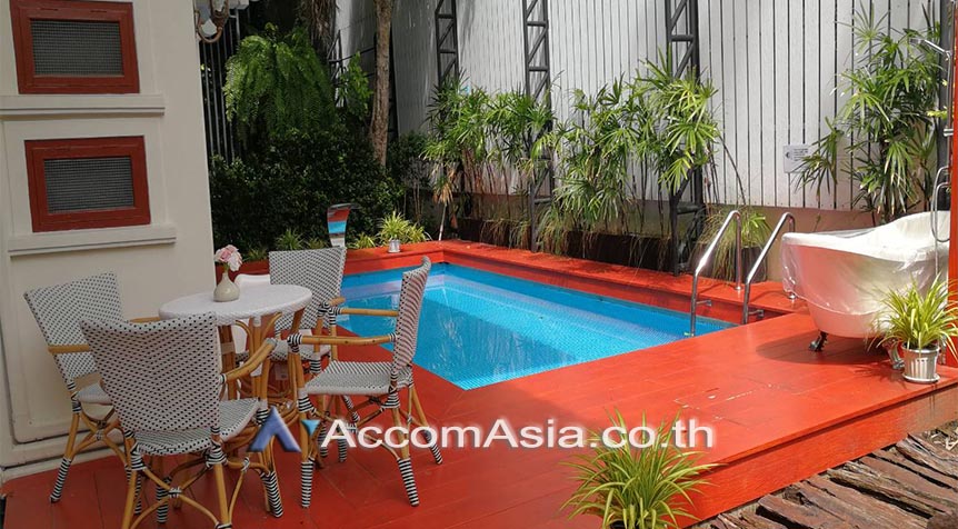 Private Swimming Pool |  4 Bedrooms  House For Rent in Sathorn, Bangkok  near BTS Chong Nonsi - MRT Lumphini (AA27817)