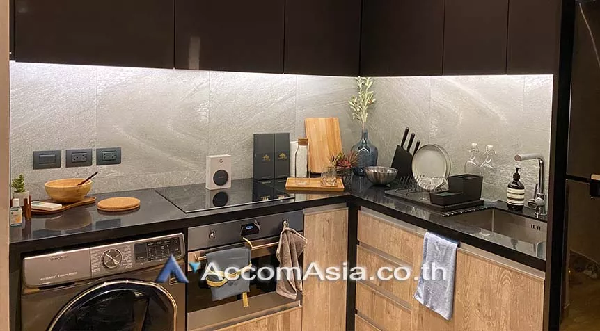 Corner Unit |  2 Bedrooms  Condominium For Rent & Sale in Sukhumvit, Bangkok  near MRT Phetchaburi (AA27830)