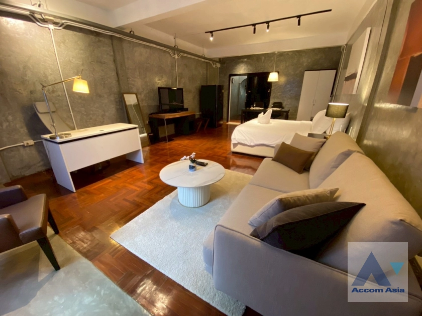 unitHome Office, Pet friendly |  3 Bedrooms  Townhouse For Rent in Sathorn, Bangkok  near BTS Chong Nonsi (AA27831)