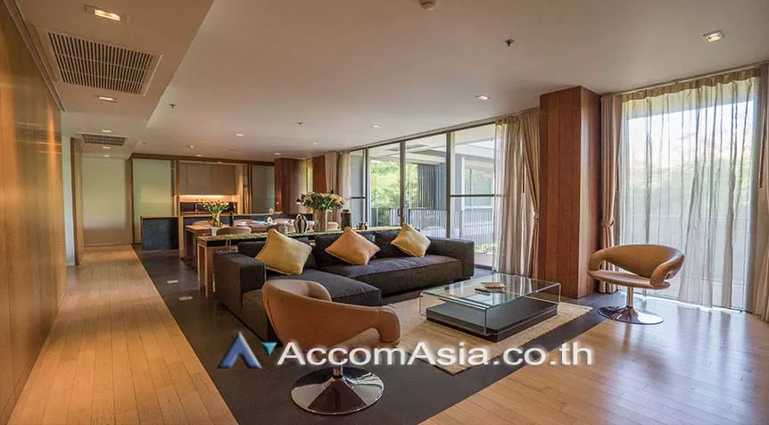  3 Bedrooms  Apartment For Rent in Sukhumvit, Bangkok  near BTS Thong Lo (AA27854)