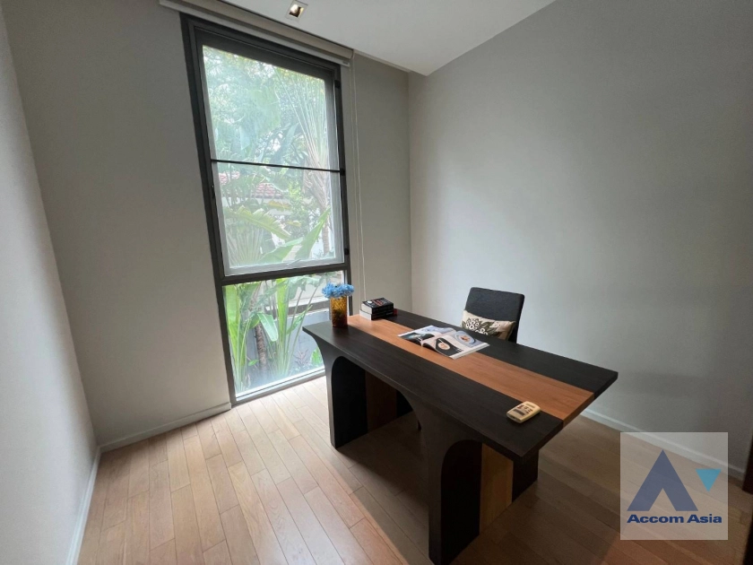 unit 3 Bedrooms  Apartment For Rent in Sukhumvit, Bangkok  near BTS Thong Lo (AA27854)