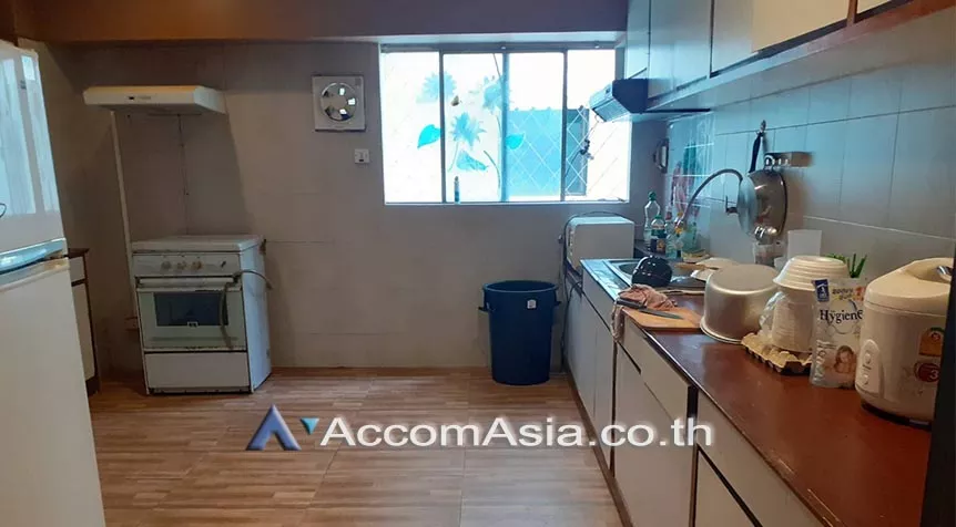 unit 3 Bedrooms  Condominium For Sale in Sukhumvit, Bangkok  near BTS Nana (AA27865)