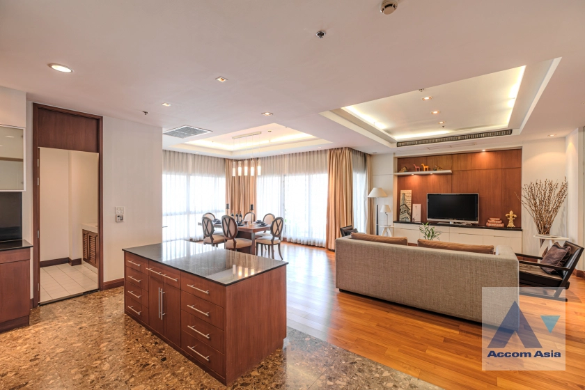  3 Bedrooms  Apartment For Rent in Ploenchit, Bangkok  near BTS Ploenchit (AA27866)