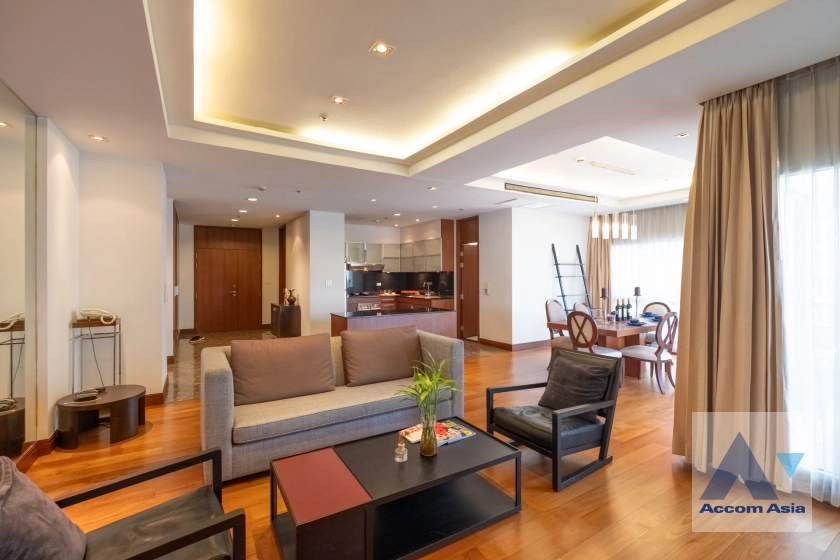  3 Bedrooms  Apartment For Rent in Ploenchit, Bangkok  near BTS Ploenchit (AA27866)