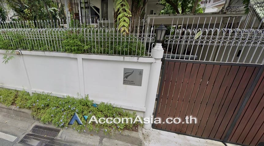 5  3 br House for rent and sale in Ploenchit ,Bangkok BTS Chitlom AA27874