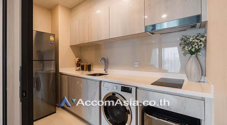  2 Bedrooms  Condominium For Rent in Ploenchit, Bangkok  near BTS Ploenchit (AA27885)