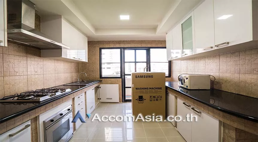 Pet friendly |  3 Bedrooms  Apartment For Rent in Sukhumvit, Bangkok  near BTS Asok - MRT Sukhumvit (AA27900)