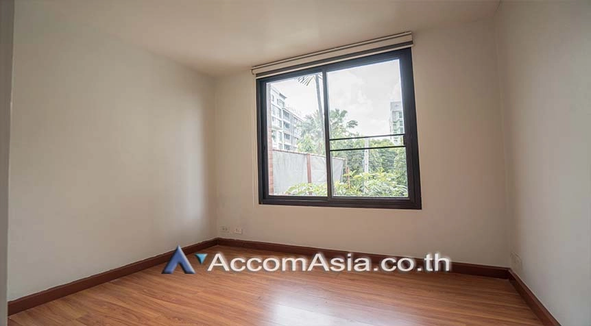Pet friendly |  4 Bedrooms  House For Rent in Sukhumvit, Bangkok  near BTS Thong Lo (AA27906)