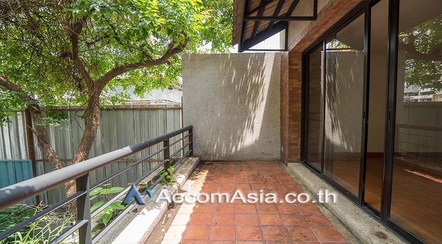 Pet friendly |  4 Bedrooms  House For Rent in Sukhumvit, Bangkok  near BTS Thong Lo (AA27906)