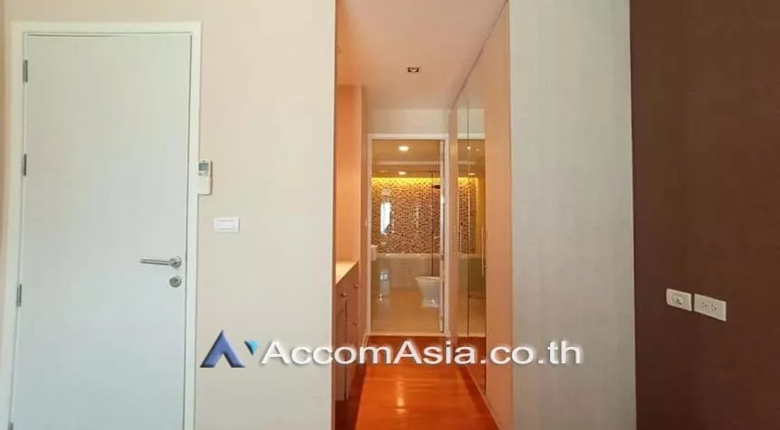 unit 3 Bedrooms  Condominium For Rent in Sukhumvit, Bangkok  near BTS Ekkamai (AA27918)