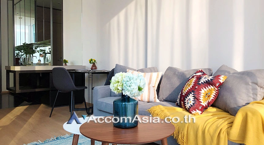 unit 1 Bedroom  Condominium For Rent in Ploenchit, Bangkok  near BTS Chitlom (AA27945)