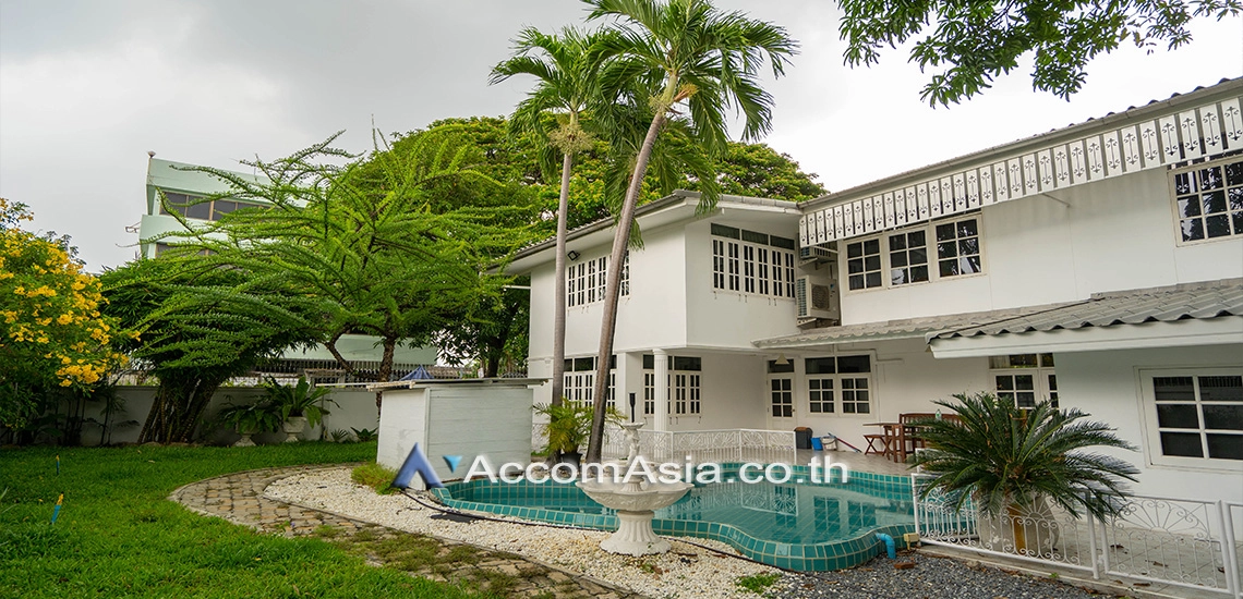  2  3 br House For Rent in Sukhumvit ,Bangkok BTS Phra khanong AA27949