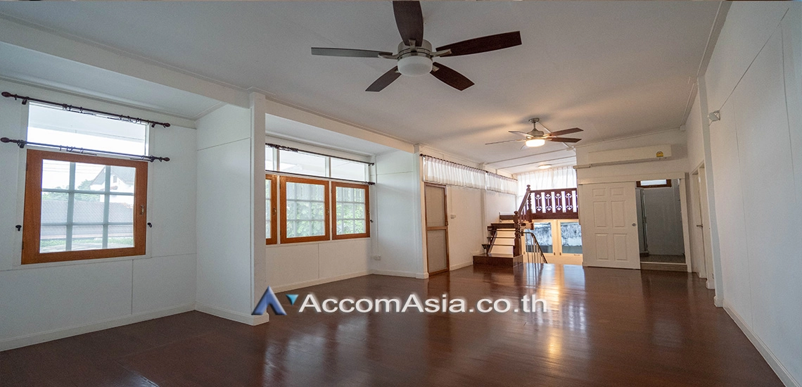 11  3 br House For Rent in sukhumvit ,Bangkok BTS Phra khanong AA27949