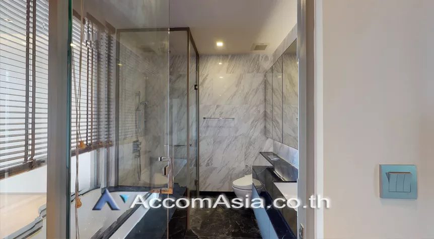 8  1 br Condominium For Sale in Silom ,Bangkok MRT Lumphini at Saladaeng One AA27962