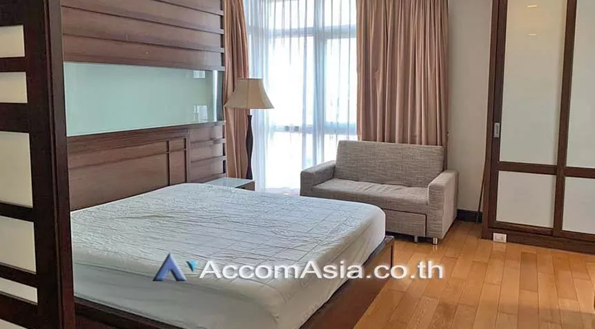  3 Bedrooms  Condominium For Rent in Sukhumvit, Bangkok  near BTS Ekkamai (AA27967)