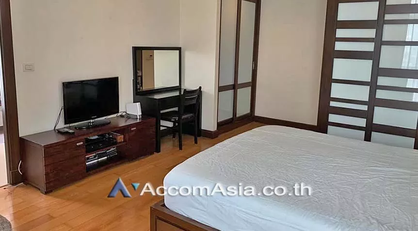  3 Bedrooms  Condominium For Rent in Sukhumvit, Bangkok  near BTS Ekkamai (AA27967)