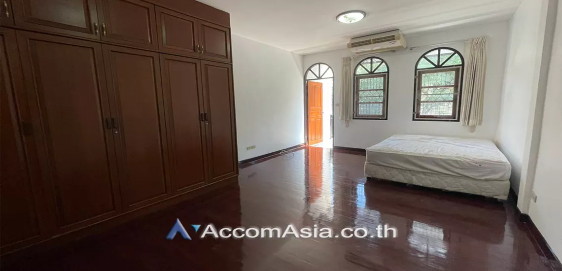 8  3 br House For Rent in Ratchadaphisek ,Bangkok MRT Phetchaburi AA27977