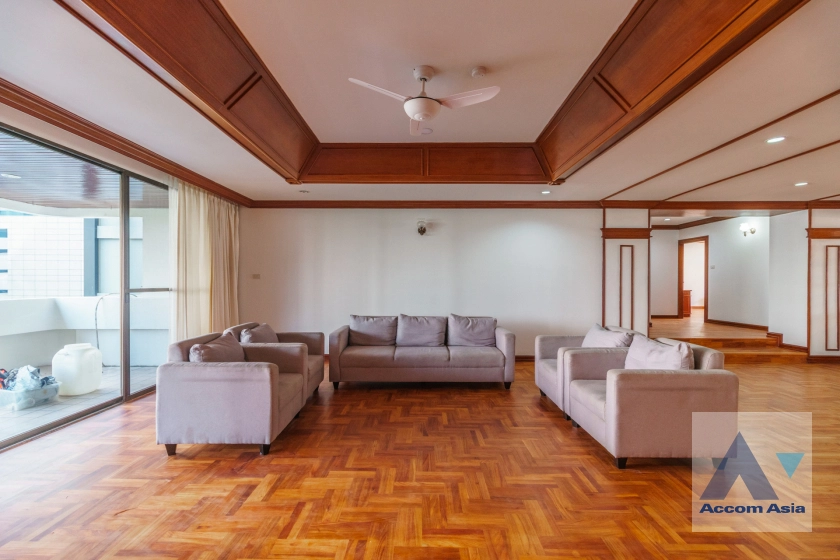 Pet friendly |  Family-Friendly 360 SQ.M. Residence Near Terminal 21 Apartment  3 Bedroom for Rent MRT Sukhumvit in Sukhumvit Bangkok