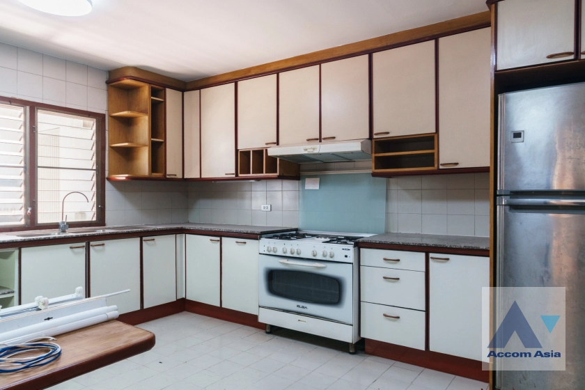 6  3 br Apartment For Rent in Sukhumvit ,Bangkok BTS Asok - MRT Sukhumvit at Family-Friendly 360 SQ.M. Residence Near Terminal 21 AA27983