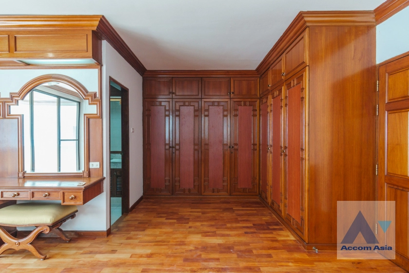 10  3 br Apartment For Rent in Sukhumvit ,Bangkok BTS Asok - MRT Sukhumvit at Family-Friendly 360 SQ.M. Residence Near Terminal 21 AA27983