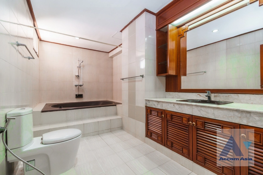 11  3 br Apartment For Rent in Sukhumvit ,Bangkok BTS Asok - MRT Sukhumvit at Family-Friendly 360 SQ.M. Residence Near Terminal 21 AA27983