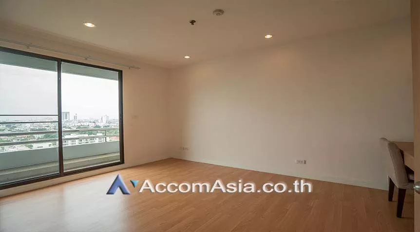 8  4 br Apartment For Rent in Sukhumvit ,Bangkok BTS Ekkamai at Comfort living and well service AA27986