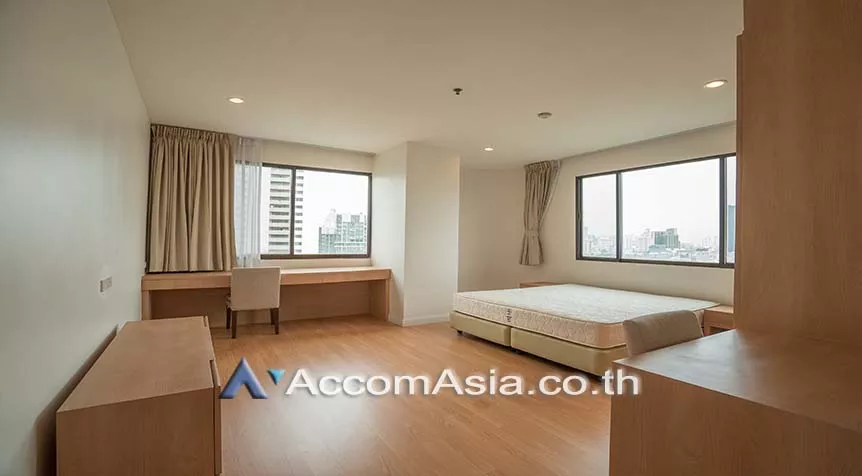 6  4 br Apartment For Rent in Sukhumvit ,Bangkok BTS Ekkamai at High-Rise Living with a Large Balcony Apartment in Ekkamai AA27986
