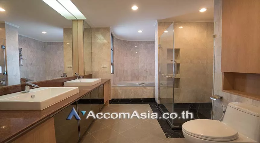 10  4 br Apartment For Rent in Sukhumvit ,Bangkok BTS Ekkamai at High-Rise Living with a Large Balcony Apartment in Ekkamai AA27986