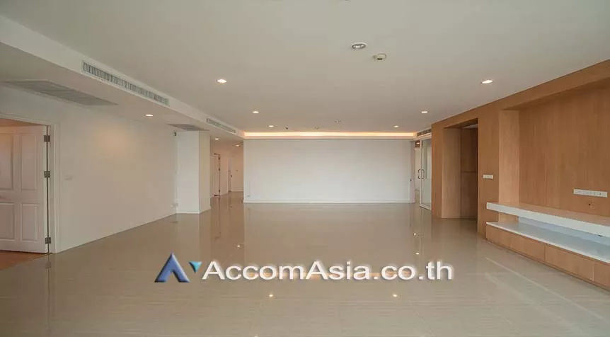  1  4 br Apartment For Rent in Sukhumvit ,Bangkok BTS Ekkamai at High-Rise Living with a Large Balcony Apartment in Ekkamai AA27986