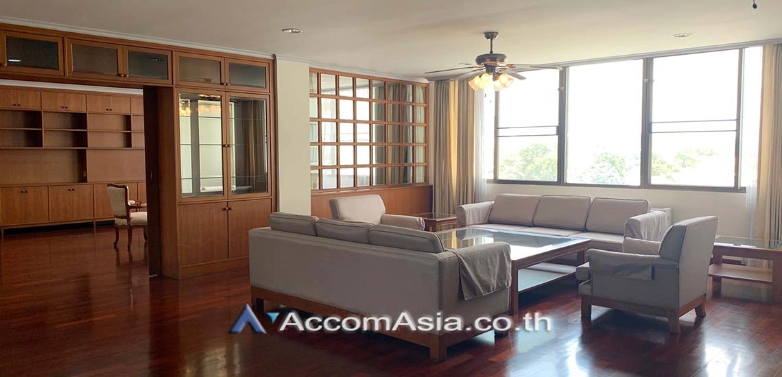  4 Bedrooms  Apartment For Rent in Phaholyothin, Bangkok  near BTS Saphan-Kwai (AA27997)