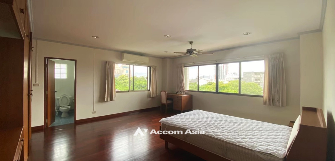 12  4 br Apartment For Rent in Phaholyothin ,Bangkok BTS Saphan-Kwai at Heart of Phaya Thai AA27997