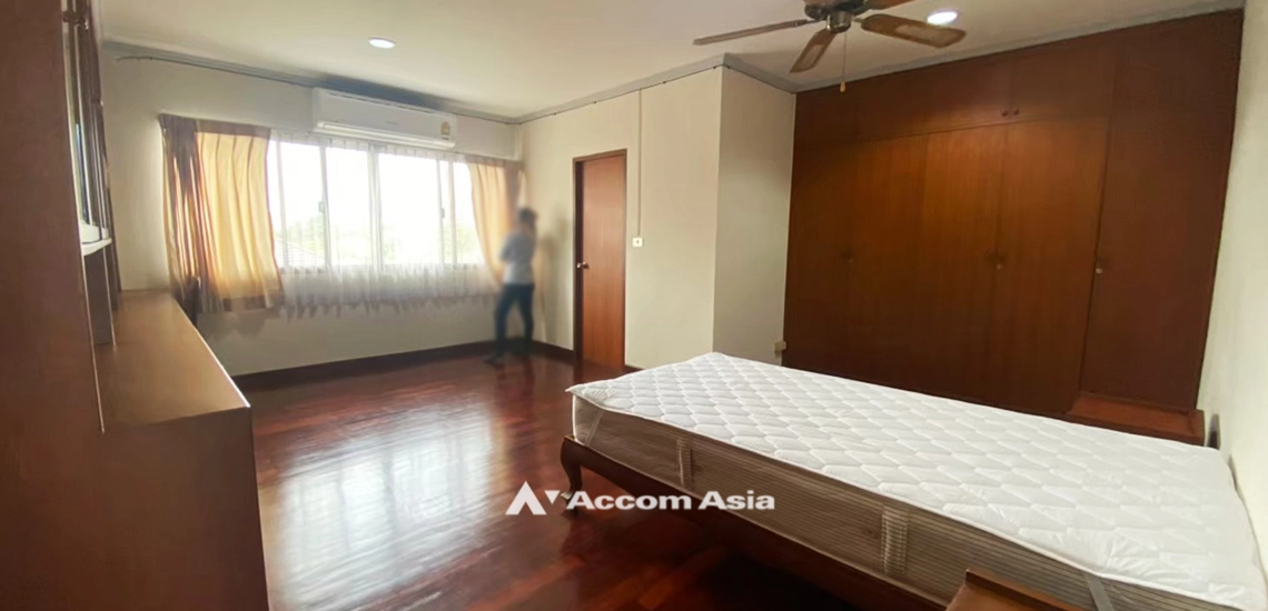 11  4 br Apartment For Rent in Phaholyothin ,Bangkok BTS Saphan-Kwai at Heart of Phaya Thai AA27997