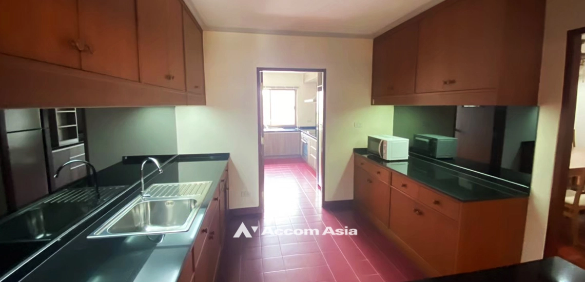 6  4 br Apartment For Rent in Phaholyothin ,Bangkok BTS Saphan-Kwai at Heart of Phaya Thai AA27997