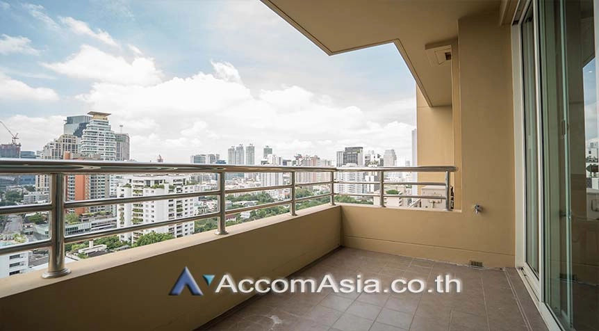 Big Balcony |  3 Bedrooms  Apartment For Rent in Sukhumvit, Bangkok  near BTS Phrom Phong (AA28000)