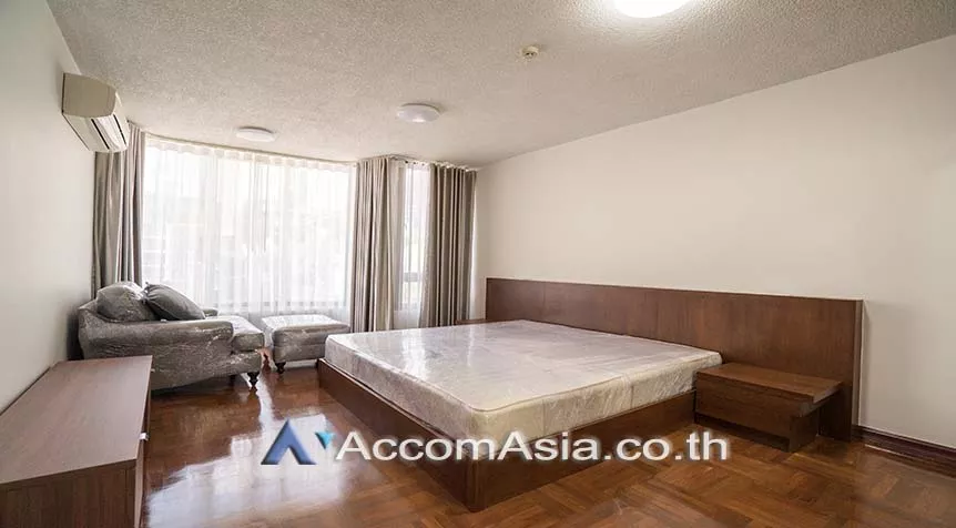 Pet friendly |  3 Bedrooms  Apartment For Rent in Ploenchit, Bangkok  near BTS Chitlom (AA28013)