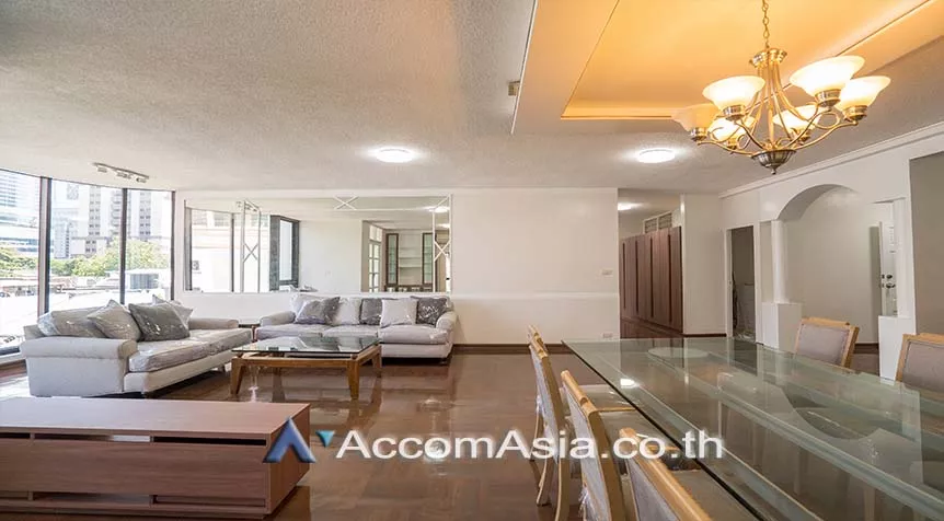 Pet friendly |  3 Bedrooms  Apartment For Rent in Ploenchit, Bangkok  near BTS Chitlom (AA28014)