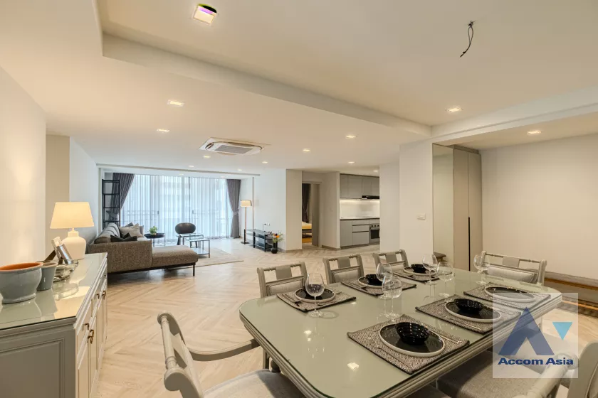  3 Bedrooms  Condominium For Rent in Sukhumvit, Bangkok  near BTS Phrom Phong (24253)