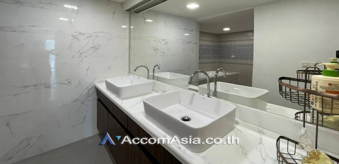 12  3 br Condominium For Sale in Sukhumvit ,Bangkok BTS Phrom Phong at Royal Castle Sukhumvit 39 AA28025