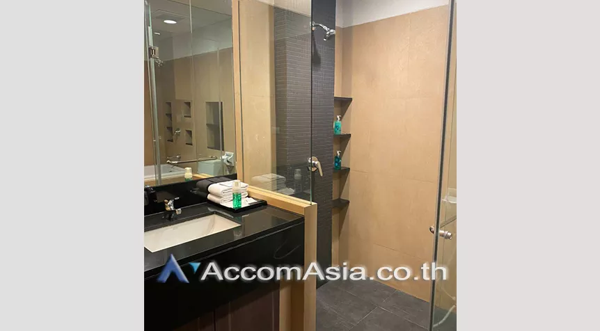 unit 2 Bedrooms  Apartment For Rent in Sukhumvit, Bangkok  near BTS Ploenchit (AA28033)