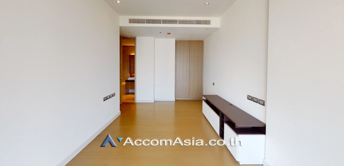 7  2 br Condominium For Sale in Ploenchit ,Bangkok BTS Ratchadamri at Magnolias Ratchadamri Boulevard AA28053