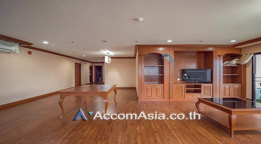 Pet friendly |  3 Bedrooms  Apartment For Rent in Sukhumvit, Bangkok  near BTS Asok - MRT Sukhumvit (AA28069)