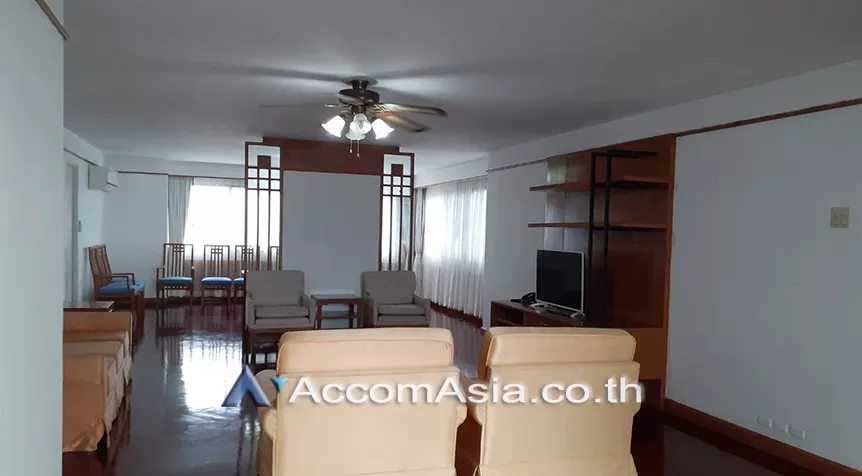  3 Bedrooms  Apartment For Rent in Sukhumvit, Bangkok  near BTS Nana (AA28071)