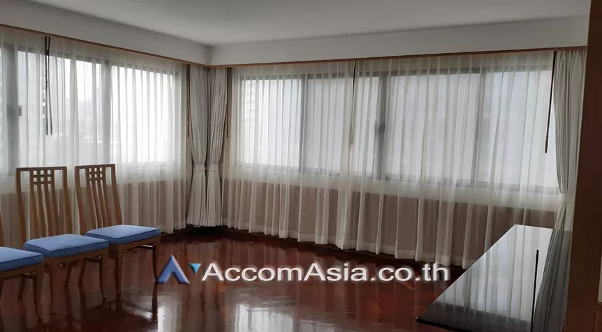  3 Bedrooms  Apartment For Rent in Sukhumvit, Bangkok  near BTS Nana (AA28071)