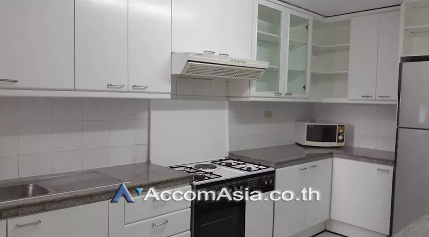 unit 3 Bedrooms  Apartment For Rent in Sukhumvit, Bangkok  near BTS Nana (AA28071)