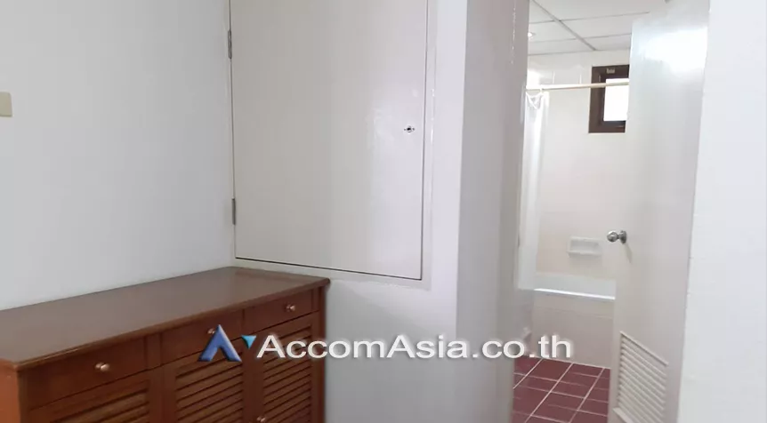5  3 br Apartment For Rent in Sukhumvit ,Bangkok BTS Nana at Perfect for Pet lovers Apartment, near NIST Intl AA28071