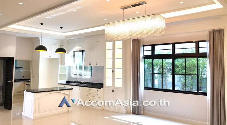  5 Bedrooms  House For Sale in Pattanakarn, Bangkok  near BTS Punnawithi - BTS Udomsuk (AA28073)
