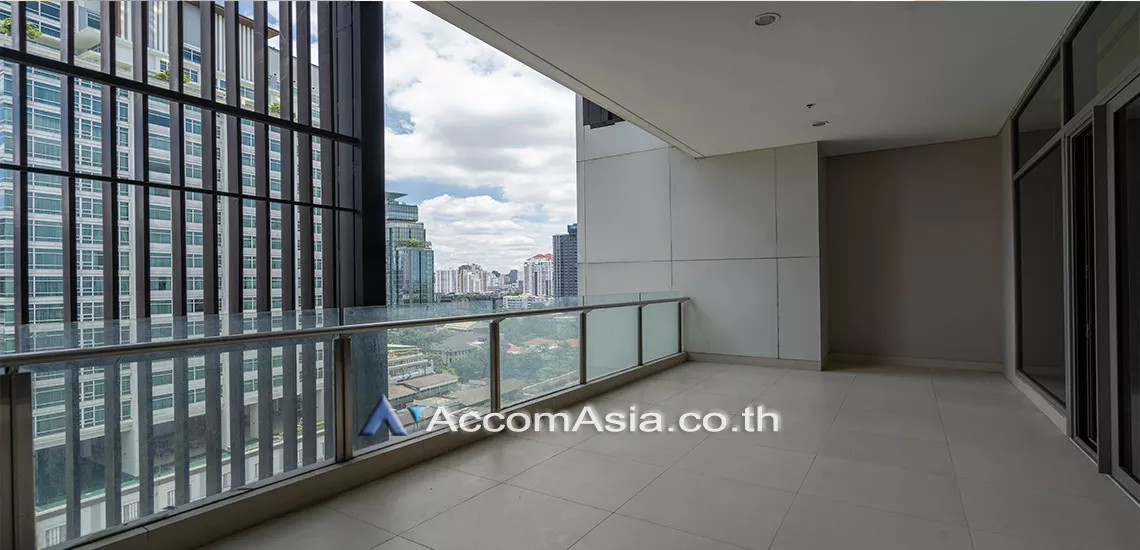 Big Balcony |  3 Bedrooms  Apartment For Rent in Sukhumvit, Bangkok  near BTS Thong Lo (AA28084)