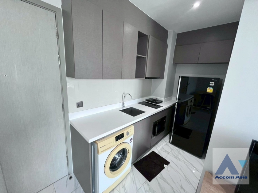 unit 1 Bedroom  Condominium For Rent & Sale in Sukhumvit, Bangkok  near BTS Ekkamai (AA28090)