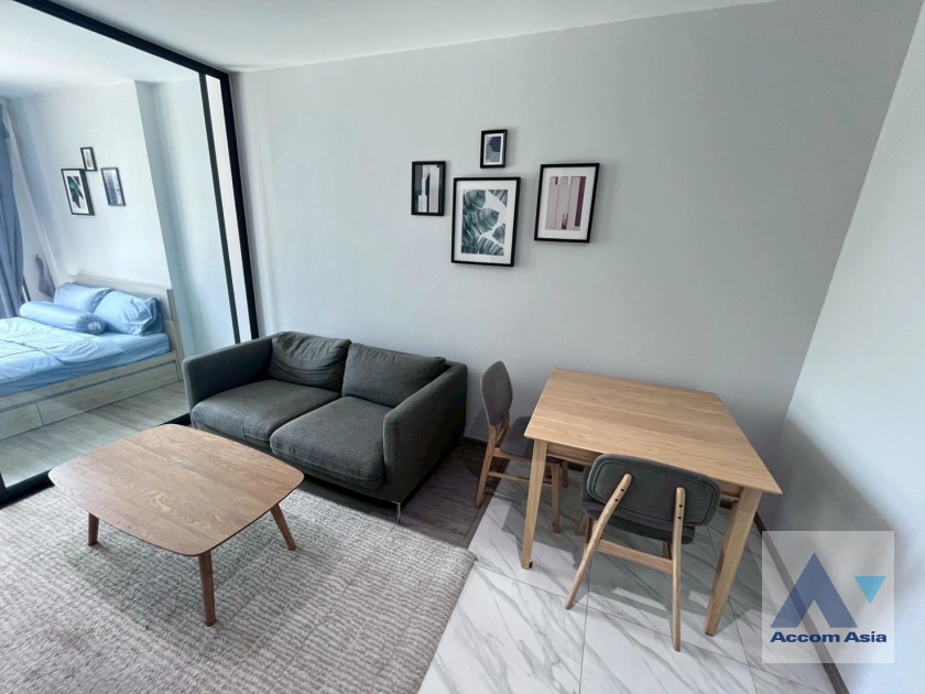 unit 1 Bedroom  Condominium For Rent & Sale in Sukhumvit, Bangkok  near BTS Ekkamai (AA28090)