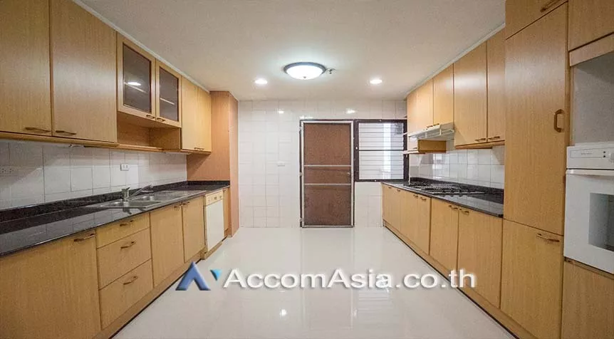 Pet friendly |  3 Bedrooms  Apartment For Rent in Sukhumvit, Bangkok  near BTS Asok - MRT Sukhumvit (AA28094)
